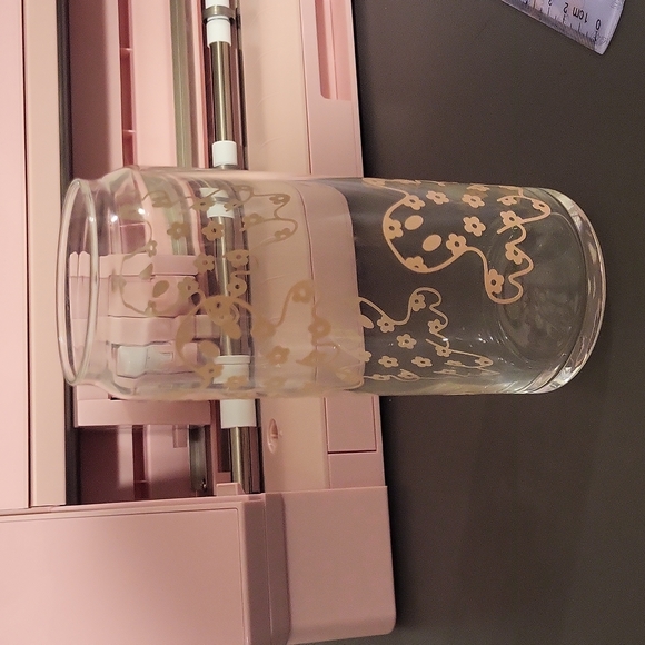 Daisy Ghost Glass Cup - Picture 2 of 2